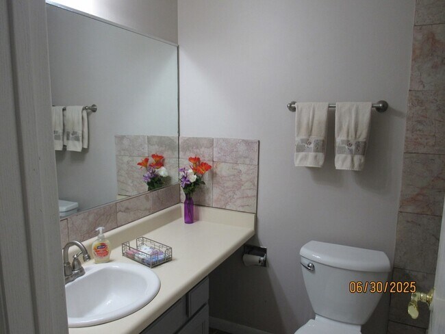 Building Photo - 352 Pembroke Ct