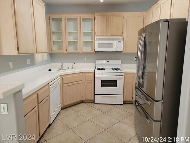 Building Photo - GREEN VALLEY 1ST FLOOR UNIT WITH ATTACHED ...