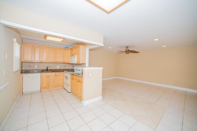 Building Photo - 101 Waterford D