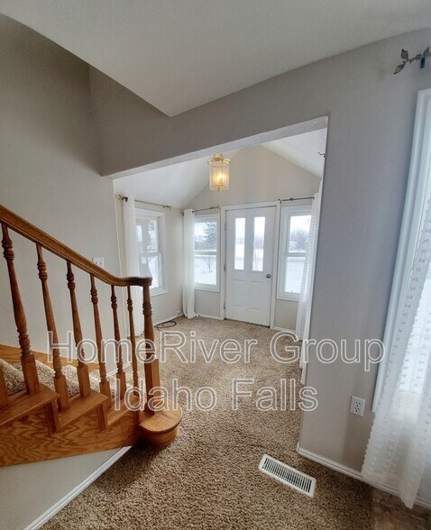 Primary Photo - 3771 E 500 Rd N