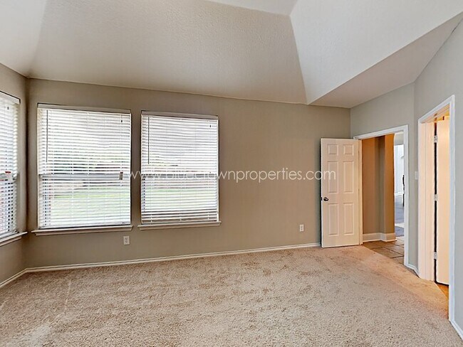 Building Photo - 901 Mesquite Dr