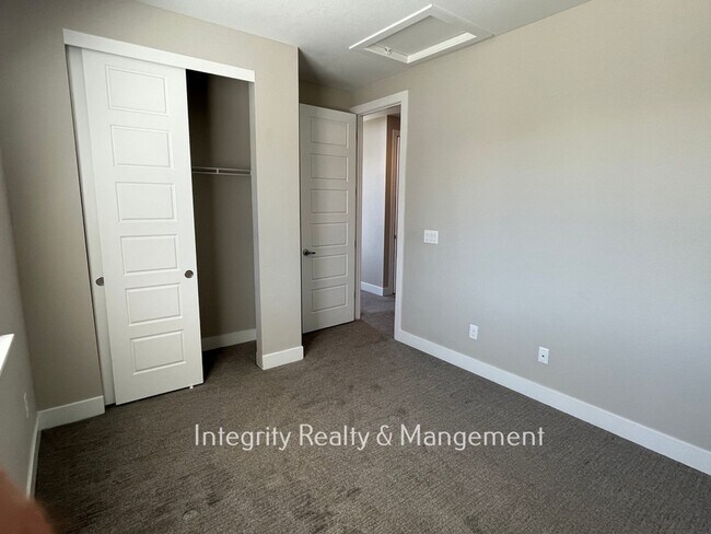 Building Photo - 2457 Majorca Dr