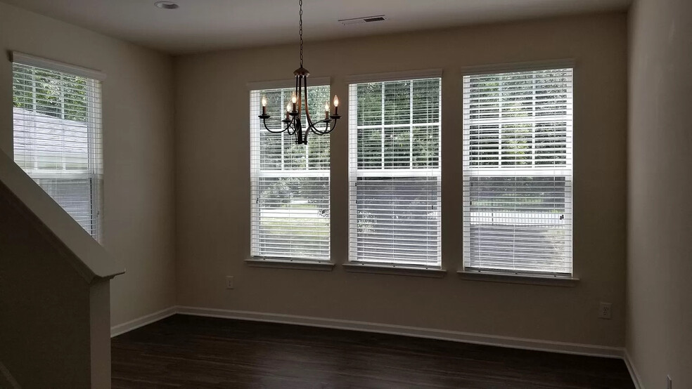 Building Photo - Room in Townhome on Sharonbrook Dr