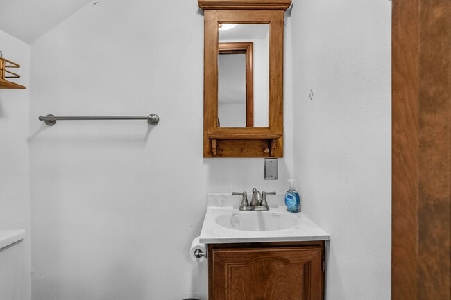 Building Photo - 5457 Warren St