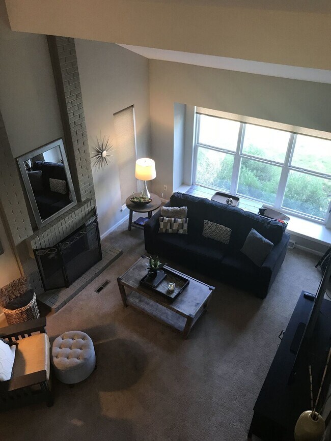 Building Photo - HUGE & ADORABLE 5BR/3.5BA in heart of Willow Creek 2! Available 7/15/26