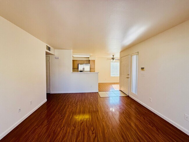 Building Photo - 2nd Floor Unit in Gated Community!