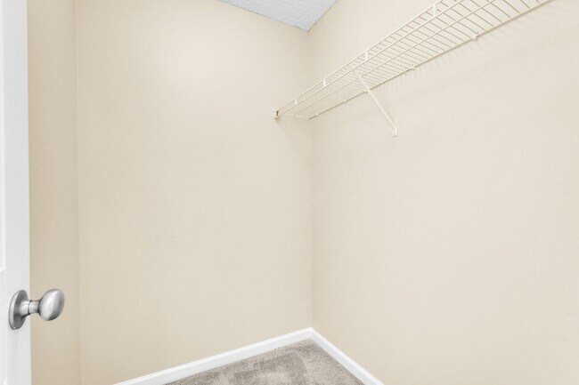 Building Photo - AVAILABLE MAY 2025 [NO PETS PREFERRED: x1 ...