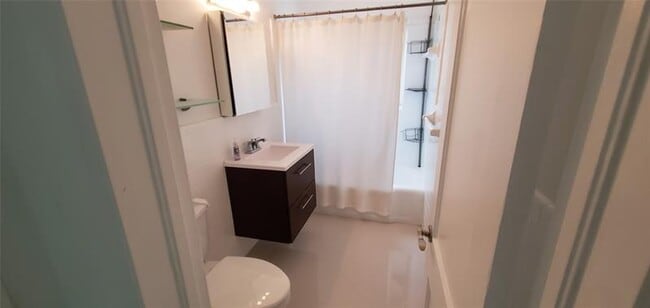 Building Photo - 1304 NE 16th Ave