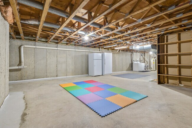 Building Photo - 834 Swallow St