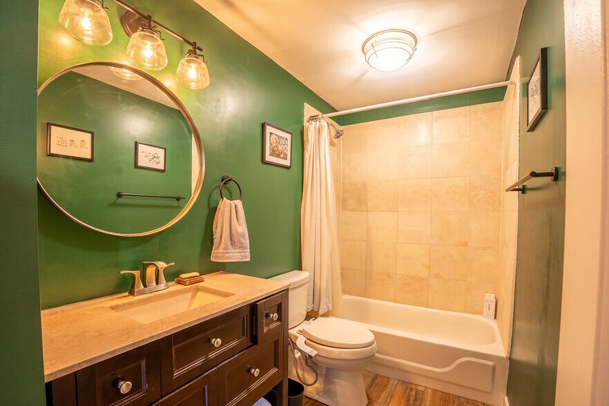 Building Photo - 1111 N Honore St