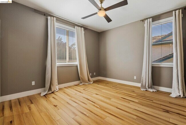 Building Photo - 822 Shasta Daisy Dr