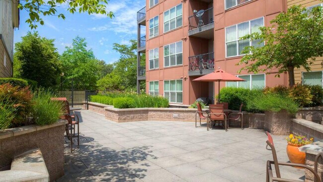 Building Photo - 16080 NE 85th St