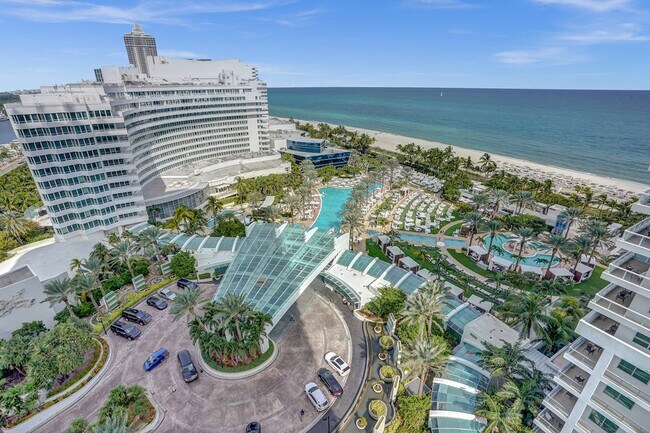 Building Photo - 4401 Collins Ave