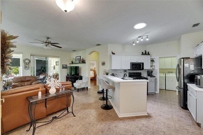 Building Photo - 2068 Sifield Greens Way