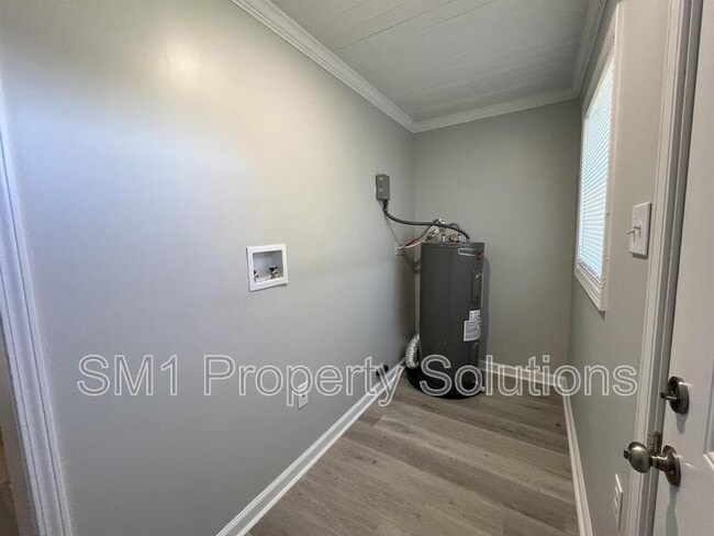 Building Photo - 871 W 11th St