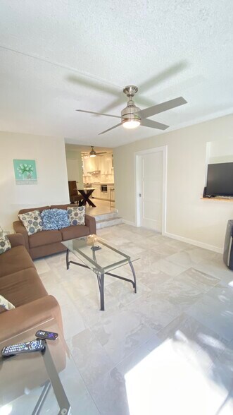 Livingroom - 501 Hahaione St