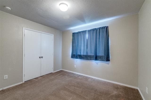 Building Photo - 2326 Kingsway Dr