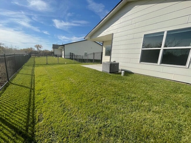 Building Photo - 5140/42 Chase Cir