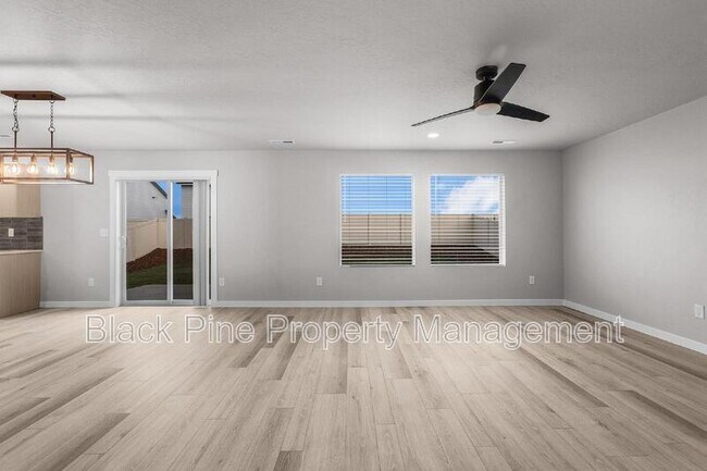 Building Photo - 11116 W Langit St