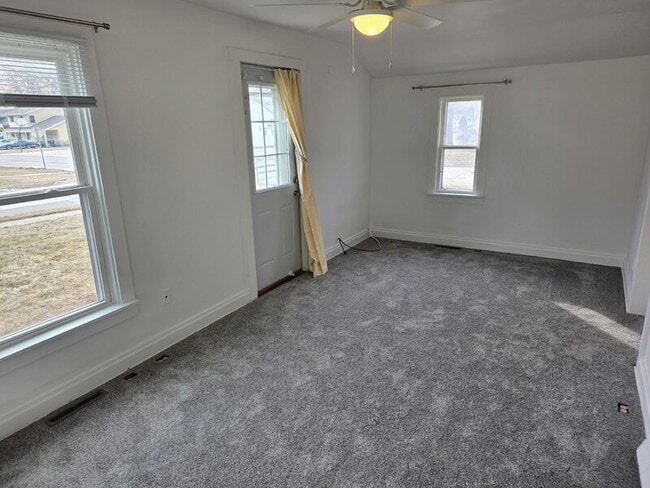 Building Photo - 1526 Rapids St