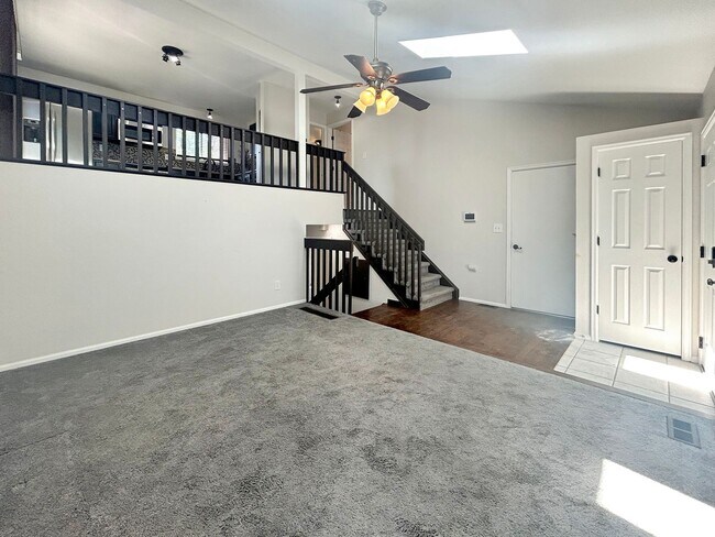 Building Photo - $0 DEPOSIT OPTION. DESIRABLE DAKOTA STATION SPLIT-LEVEL HOME WITH 3 BEDROOMS, 2 BATHS, AND SPACIO...
