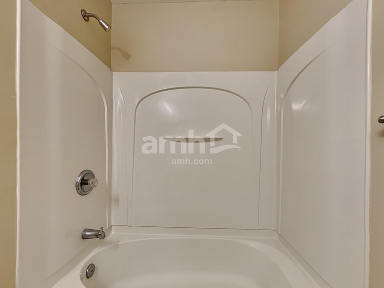 Building Photo - 204 Arrowhead Dr