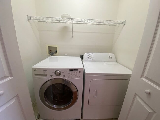 Building Photo - LAKEVIEW TOWNHOME FOR RENT - STONEBRIDGE C...