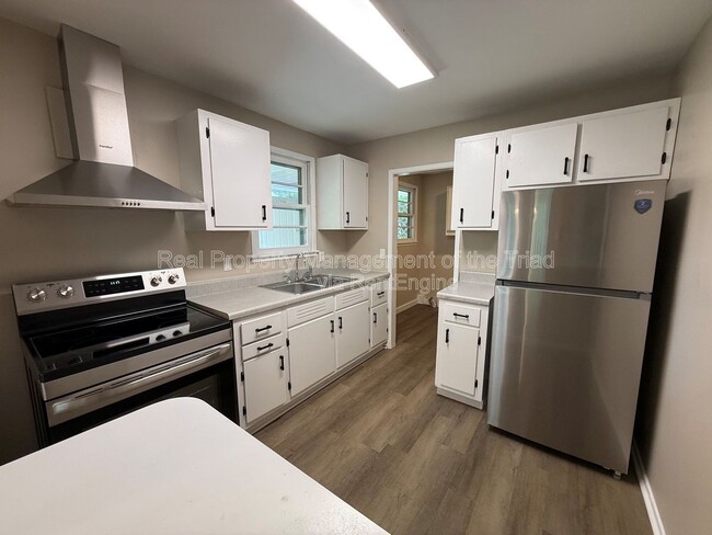 Building Photo - 2523 Overbrook Dr