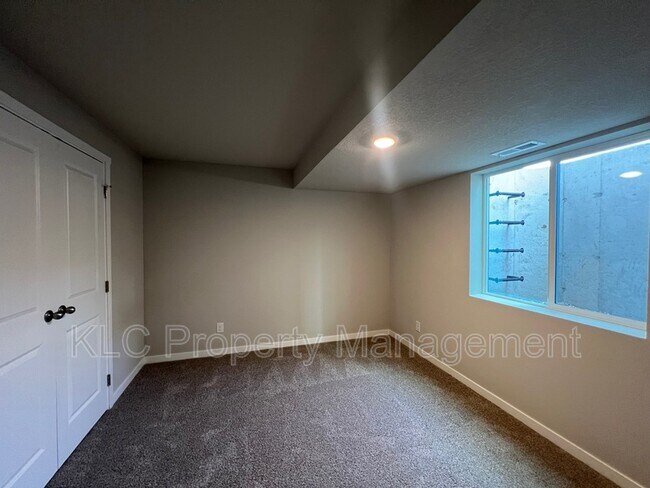 Building Photo - 1283 NW Williamsburg Ln