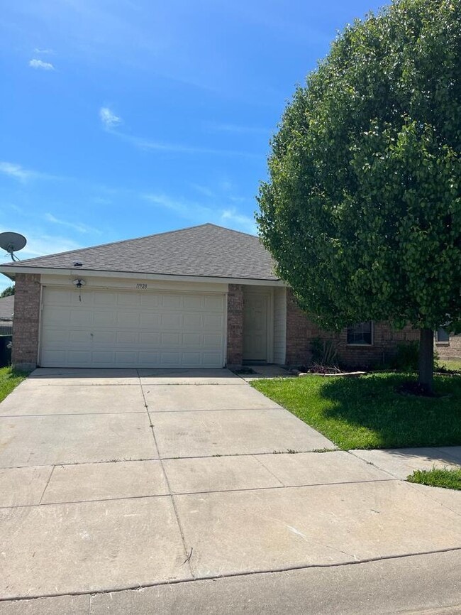 Building Photo - 4 Bedroom 2 Bathroom home (Contact 817-681-5290)