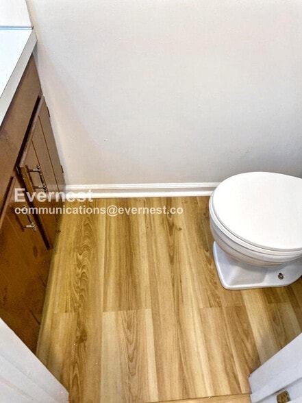 Building Photo - 532D Neck-O-Land Rd