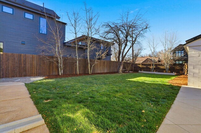 Building Photo - 4 blocks to Sloans Lake! immaculate home with large yard and garage