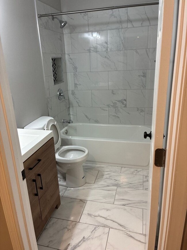 Building Photo - 1403 Race St