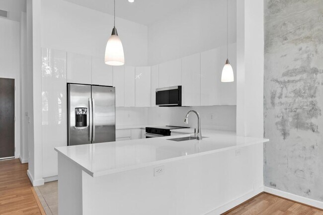 Building Photo - 300 S Australian Ave