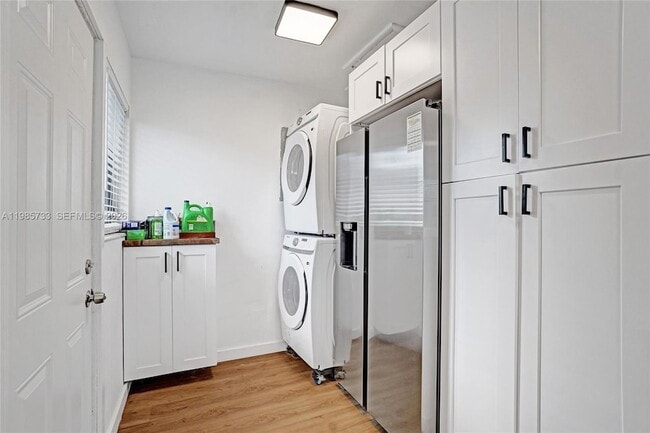 Building Photo - 754 NE 40th St