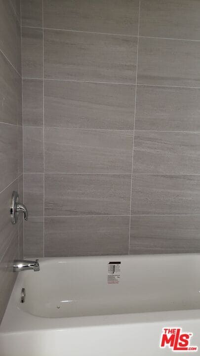 Building Photo - 418 S Roxbury Dr