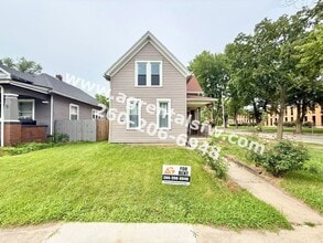 Building Photo - 3 Bedroom House