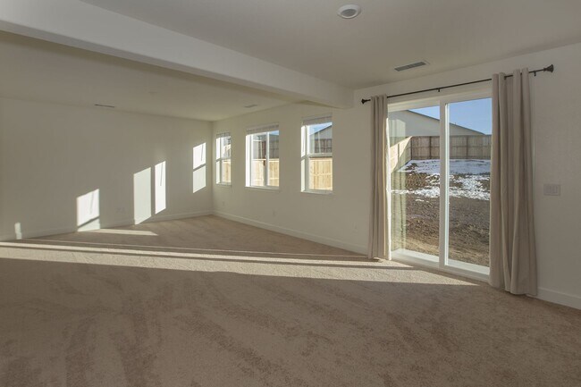 Building Photo - 4 bedroom, 2.5 bathroom home in Golden Valley.  washer/dryer/refigerator included