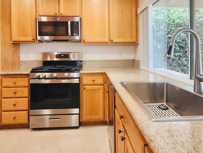 Building Photo - 23581 Via Calzada