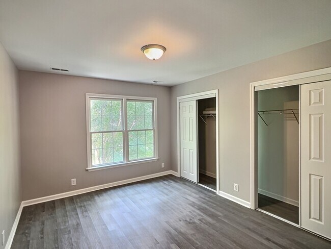 Building Photo - 109 Weatherhill Point