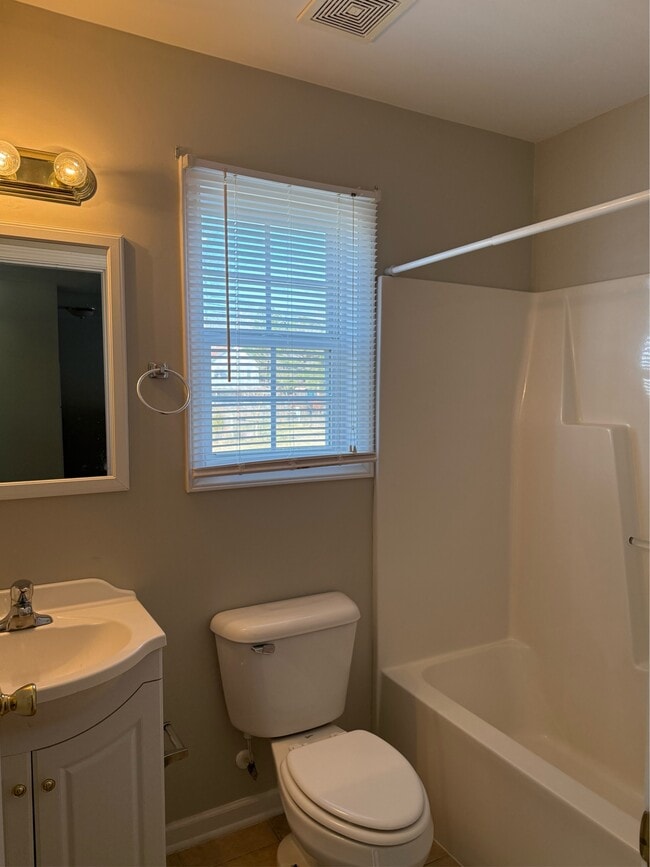 Building Photo - 101 Daughety Ct