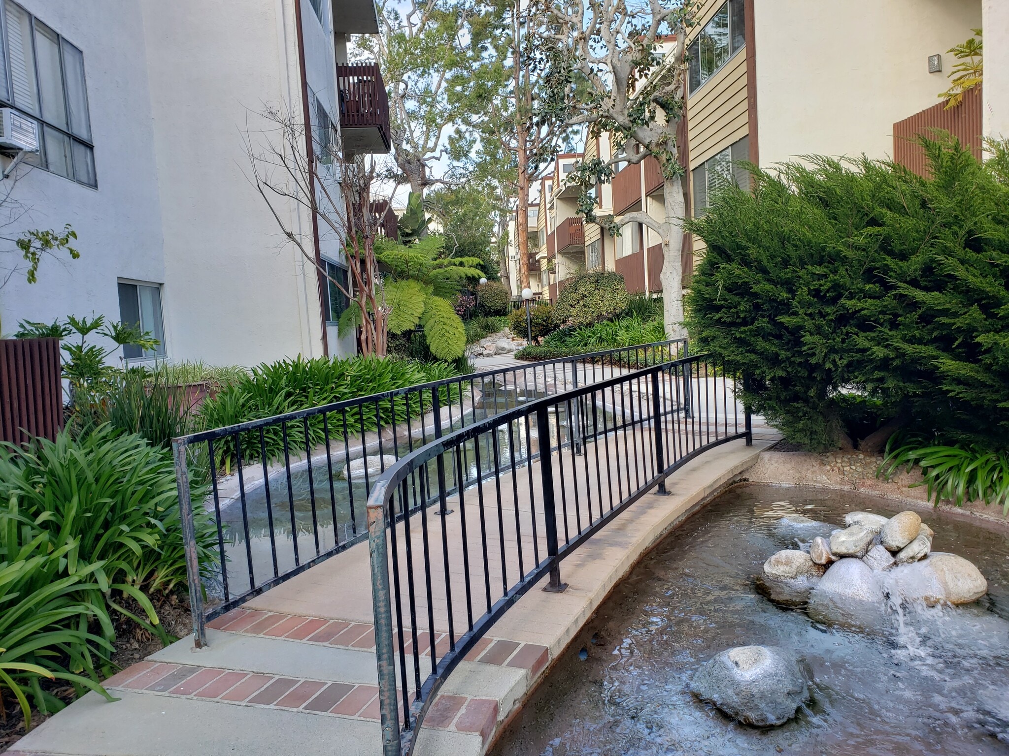 Building Photo - 6050 Canterbury Dr