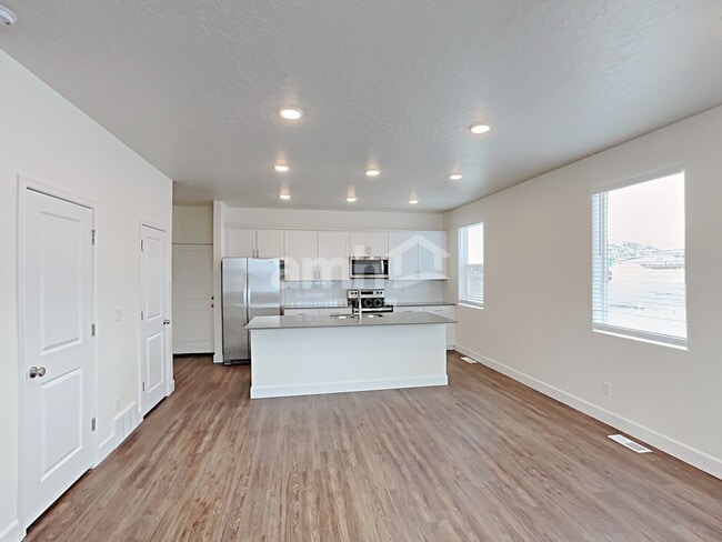 Building Photo - 6570 Old Forest Dr