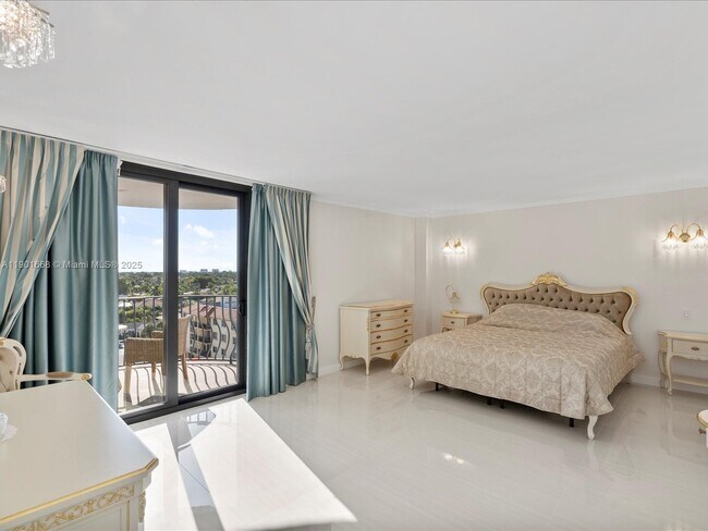 Building Photo - 8877 Collins Ave