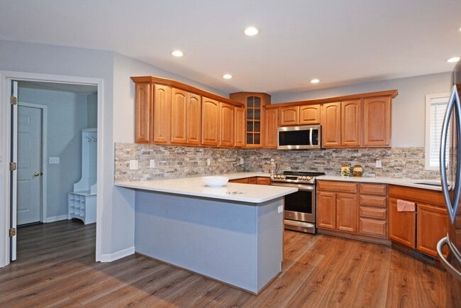 Building Photo - Spacious 5-Bed 3-Bath Home in South St. Paul - Available Now!