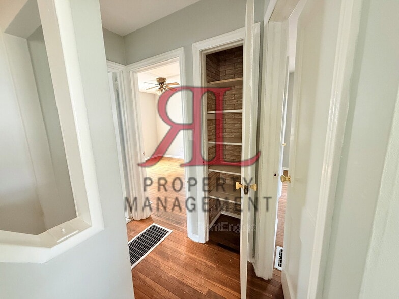 Building Photo - 1011 Mohican Ave