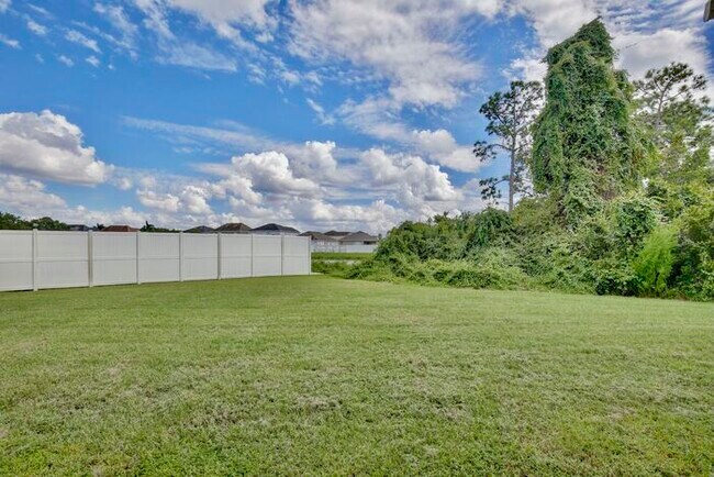 Building Photo - Gorgeous 4/2.5 Home with a 2 Car Garage Lo...
