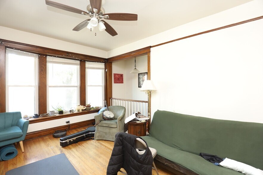 Building Photo - 2774 N Kenmore Ave