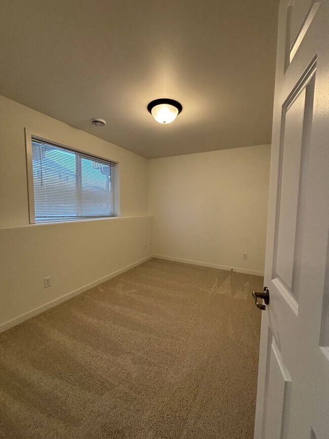 Building Photo - 3 Bed 3 Bath Townhome