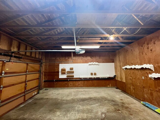 Building Photo - Westside Condo w/ Pool & Garage (Water Included)